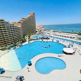 Porto El Sokhna Pyramids For Familis, hotel in Ain Sokhna
