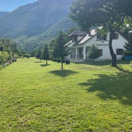 Paja Guesthouse - Camping، فندق في Bogë