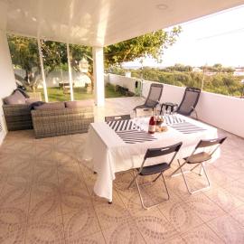 Oasis Rest, hotel in Porto Martins