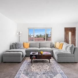 Sunny & Bright Charm with Community Pool