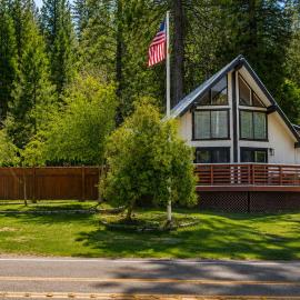 Serene Cabin Retreat Between Murphys & Arnold, hotel i Murphys