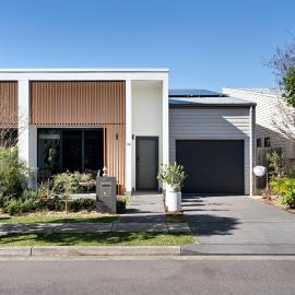 Modern Fernleigh Track Home - Walk to Shops and Cafes, hotel i Whitebridge