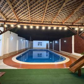Linda Casona con piscina AC wifi mall para 12 personas