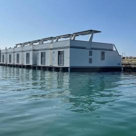 Dream houseboat with sea view and hot tub