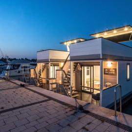 Dream houseboat with sea view and hot tub