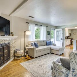 Updated Home Minutes to Downtown and Beach!