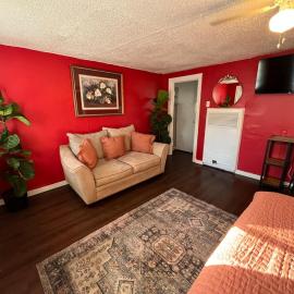 Pet & Smoke Friendly Near SGMC, VSU & Moody