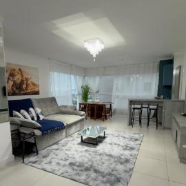 Apartamento completo com Vista para o Mar, a 50m da Praia 2 quartos Wi-Fi e Garagem privativa, hotel in Piçarras