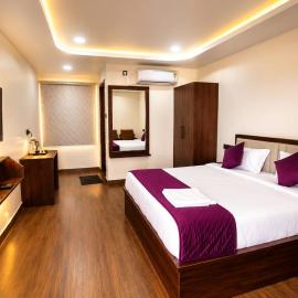 Hotel Lavish Grand, готель у місті Tenāli