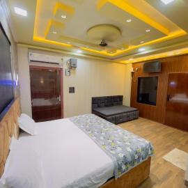 Radhika Home Stay, hotel in Vrindāvan