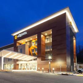 La Quinta Inn & Suites by Wyndham Middletown-Goshen, hotel sa Middletown