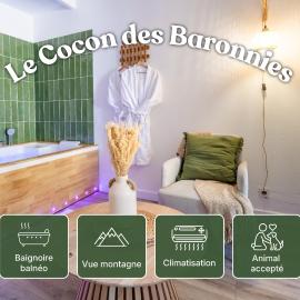 Le Cocon des Baronnies - Evasion romantique - Proche tous commerces boulangerie, boucherie, supérette, bar restaurant - Terrasse privée avec vue montagne - Balnéo - Clim réversible - TV avec Netflix - Wifi, Hotel in Séderon