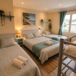 Emporda Llanca Guesthouse, hotel in Llança