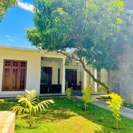 Blue Heaven Guest House Wellawaya, hotel em Wellawaya