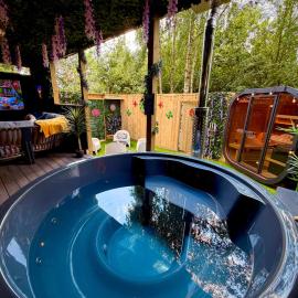 The Secret Garden Glamping Devon, hotel a Kentisbeare