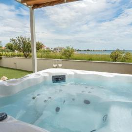 Beachfront Reiterer Villa V1 with Jacuzzi 30 meters from the Beach - CROWONDER LUXURY RENT