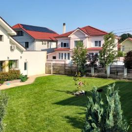 Bungalow Ildy House, hotel in Sînmartin