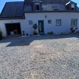 Maison de bois à la campagne