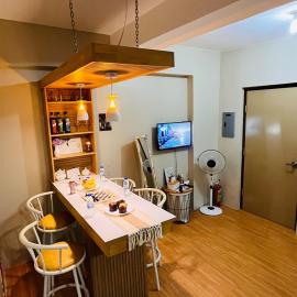 2BR Condo & FREE Parking in Terraces Tradizo Imus, Cavite、Imusのホテル