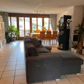 Spacious, Central 4 Bedroom Apt - 1 min from Train