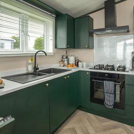 Green Hill Farm Holiday Village, hotel in Landford