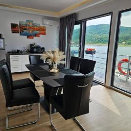 Sia Lake View Bicaz, hotel in Ceahlău