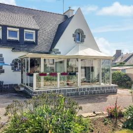 Amazing Home In Plogoff With Wifi