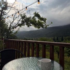Skyla Glamping, hotelli kohteessa Ambrolauri