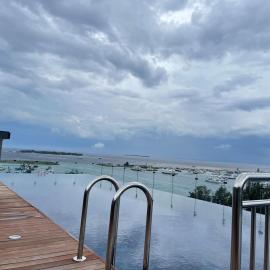 Luxury Cozy Room Pool & Gym 10mins from Airport, hotel v destinaci Hulhumale