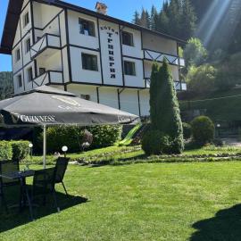 TRIIBRIA Guest house, hotel u gradu Trigrad