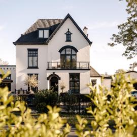 Villa Elzenhagen، فندق في Poeldijk