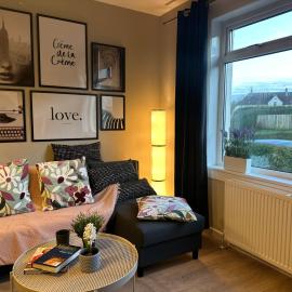 Cosy 2BR flat on Holly Street, Sleeps 8, hotel in Clydebank