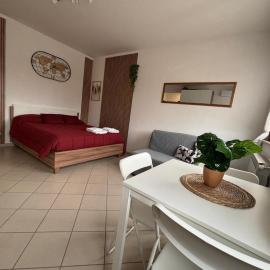 Amor Di Loft Roma appartamento con parcheggio coperto privato gratuito vicino PTV Tor Vergata Universita' Vela di Calatrava Metro C Borghesiana Roma, hotel a Borghesiana 