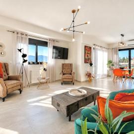 Lykovrysi - Modern Apartment Near Athens by ΜΡS