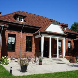 Villa Ambrosian (Haupthaus), hotel em Trzebież
