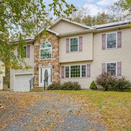 Pocono Home with Hot Tub EV Charge Pool & Tennis