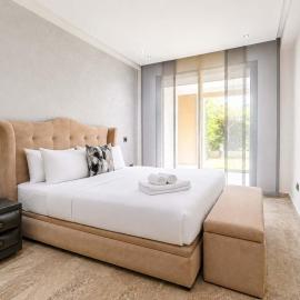 Paisible Appartement Familial Piscine & Jardin, hotel in Dar Bouazza