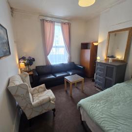 Large flat with parking, near town and trains