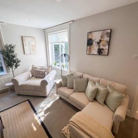 Bright 2-Bed Garden Flat Central Guildford