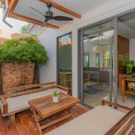Modern 6BR Private Pool Villa, hotel a Koh Lone