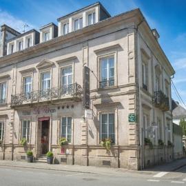 Hôtel Le Rohan Charme et Caractère, hotel u gradu Pontivy