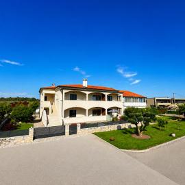 Apartmani Diana, hotel in Novigrad Istria