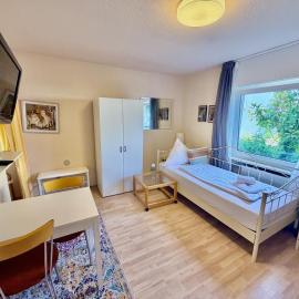 Schickes Apartment zentral in Rhein-Main, WLAN&TV، فندق في فيسبادن