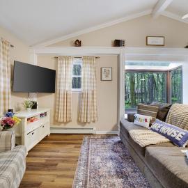 Pet-Friendly Big Bass Lake Family Cottage, hotel in Gouldsboro