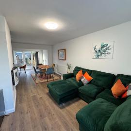 Stunning 4 bed house in Frodsham Cheshire sleeps 7