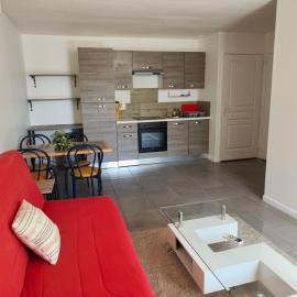 Cozy apartment with parking near Caen 6, hotel en Ifs