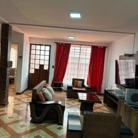 Elegante casa de tres pisos con area de gym y entretenimento, para hasta 8 personas，昆卡的飯店