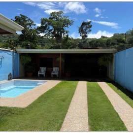 Ujarrás Getaway with Private Pool, hotel Ujarrásban