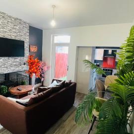 Cozy and stylish 2 bedroom home, Hotel in Leicester