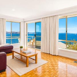 Seaside Serenity: Panoramic Waterfront Retreat